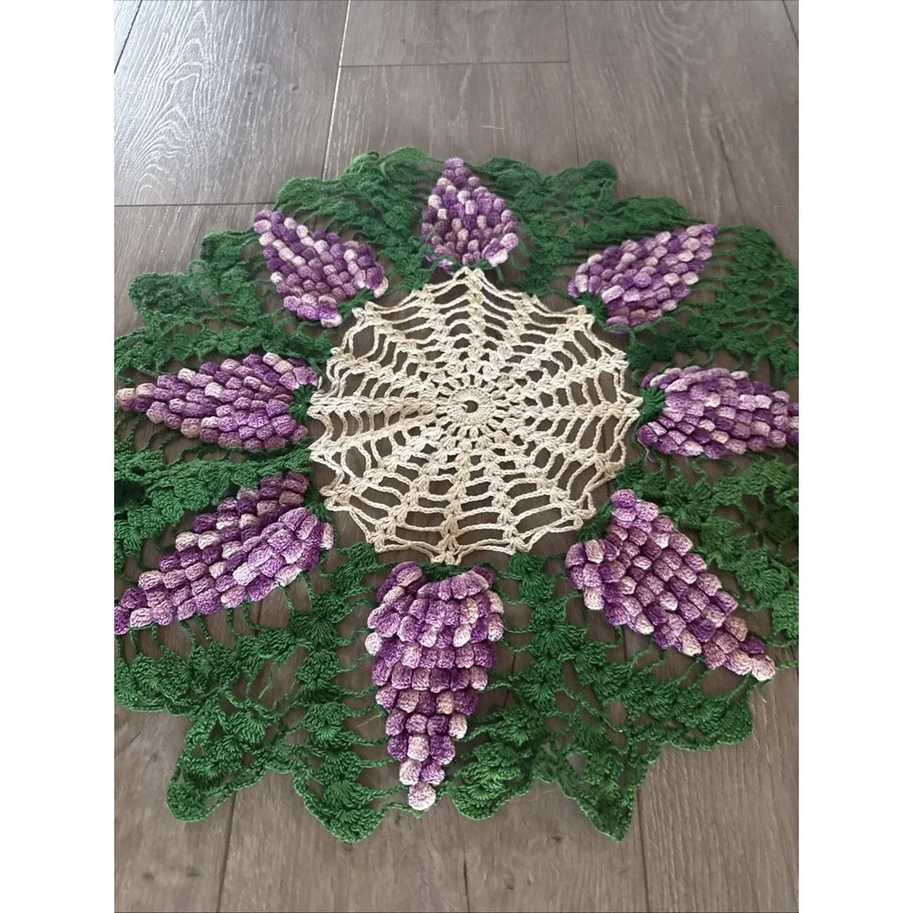 Vintage Grape Doillie Doily‎ Raised Garage Handmade Crochet White Green Purple